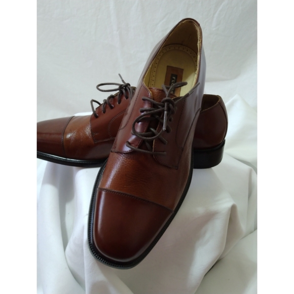 FLORSHEIM Captoe Cognac pebble leather Oxfords. - Picture 3 of 5